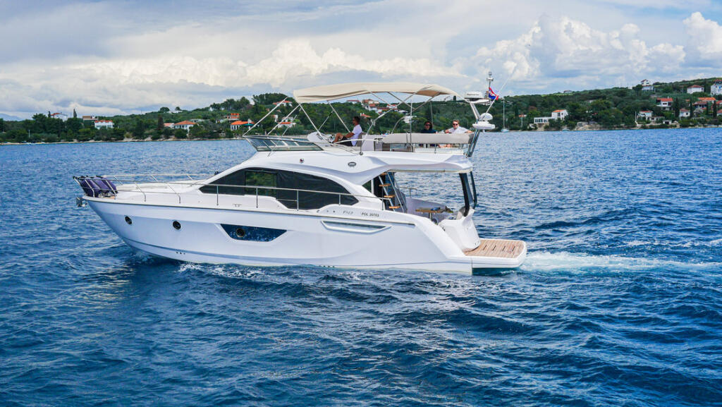 Motoryacht 