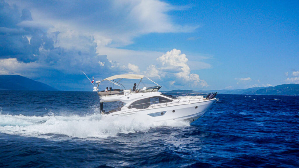 Motoryacht 