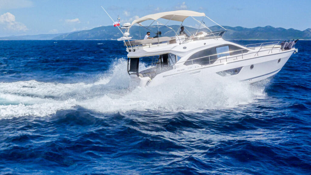 Motoryacht 