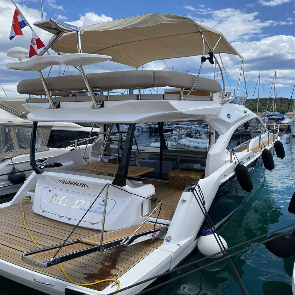 Motoryacht 