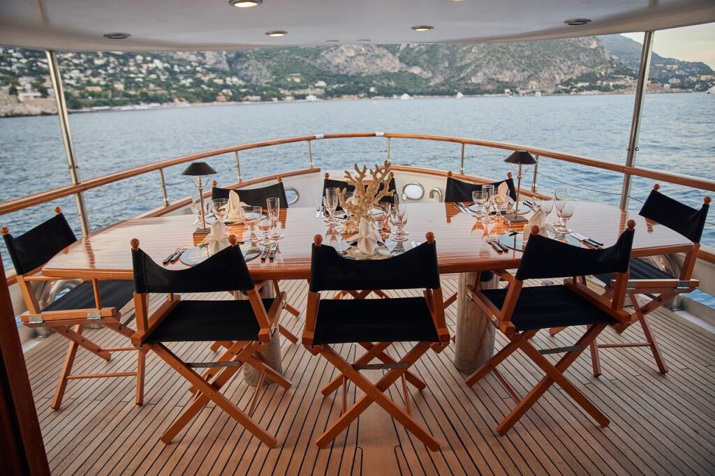 Luxury motor yacht 
