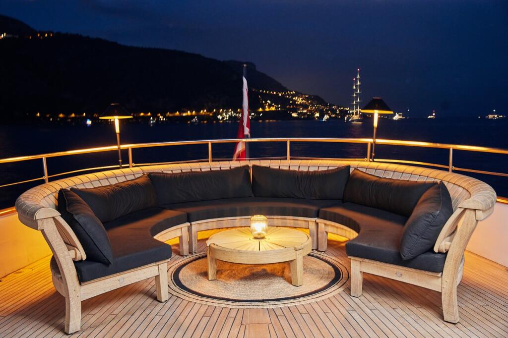 Luxury motor yacht 