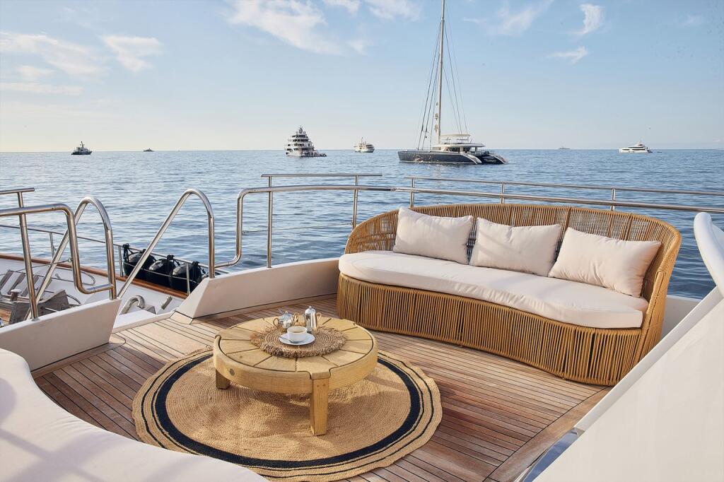 Luxury motor yacht 