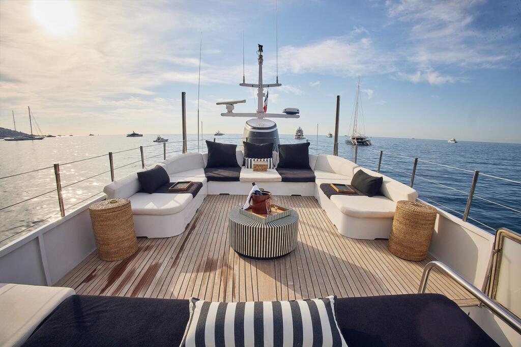 Luxury motor yacht 