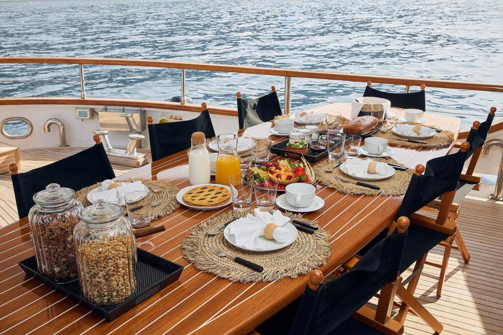 Luxury motor yacht 