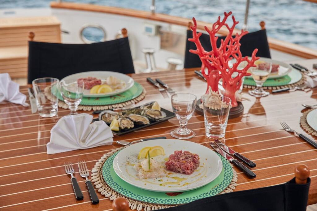 Luxury motor yacht 