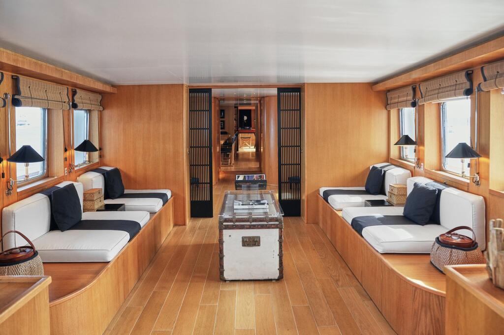 Luxury motor yacht 