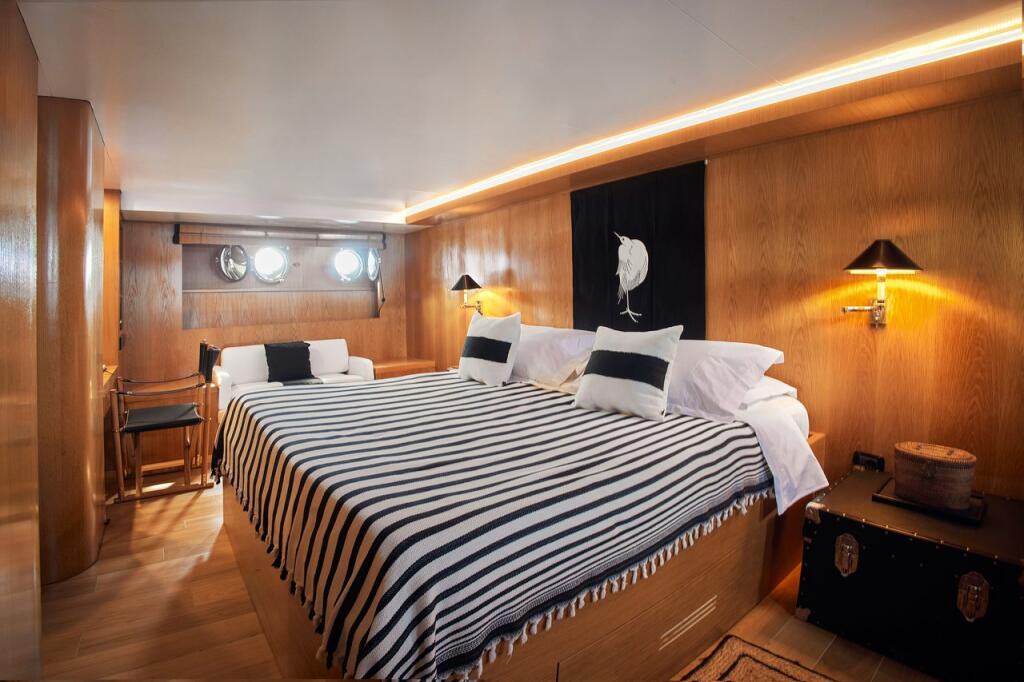 Luxury motor yacht 
