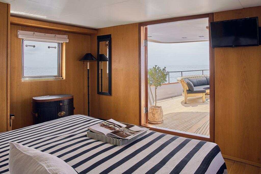 Luxury motor yacht 