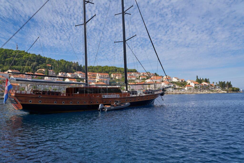 Gulet & Motorsailer 