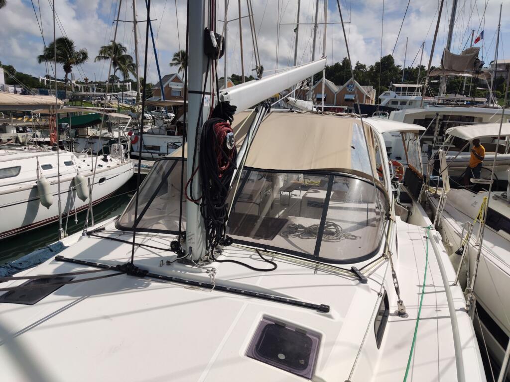 Sailing yacht 