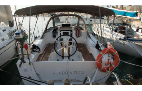 Sailing yacht 