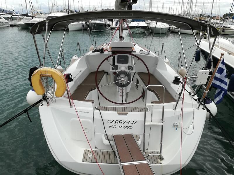 Sailing yacht 