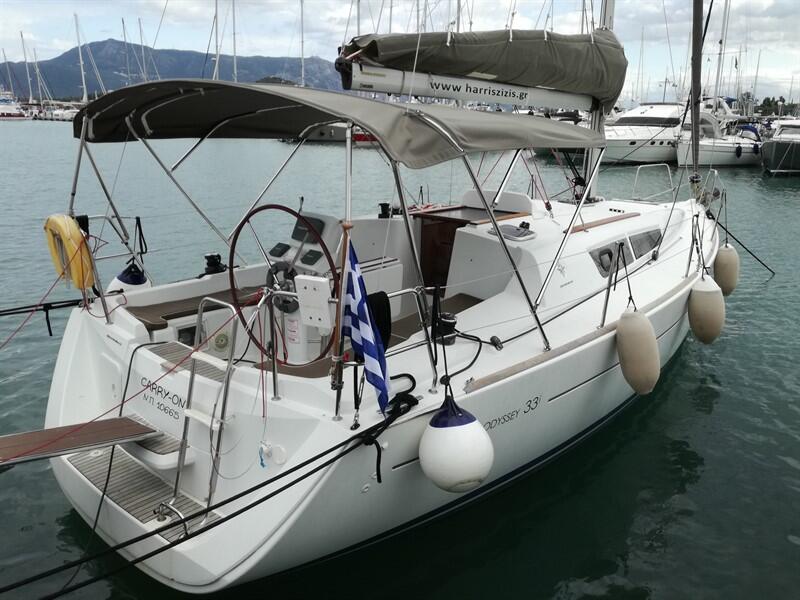 Sailing yacht 