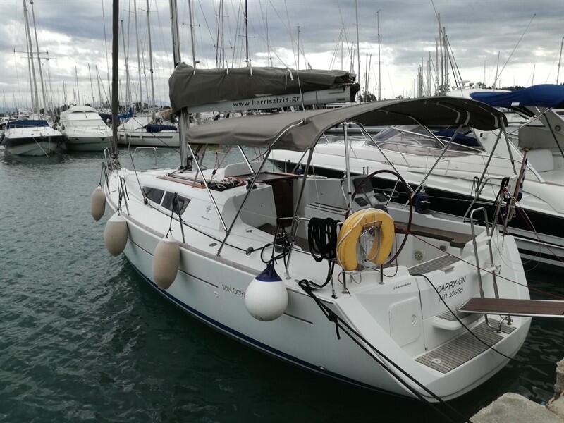 Sailing yacht 
