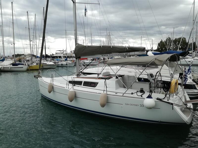 Sailing yacht 