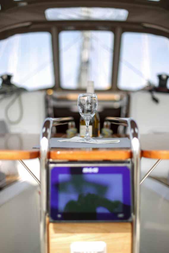 Sailing yacht 