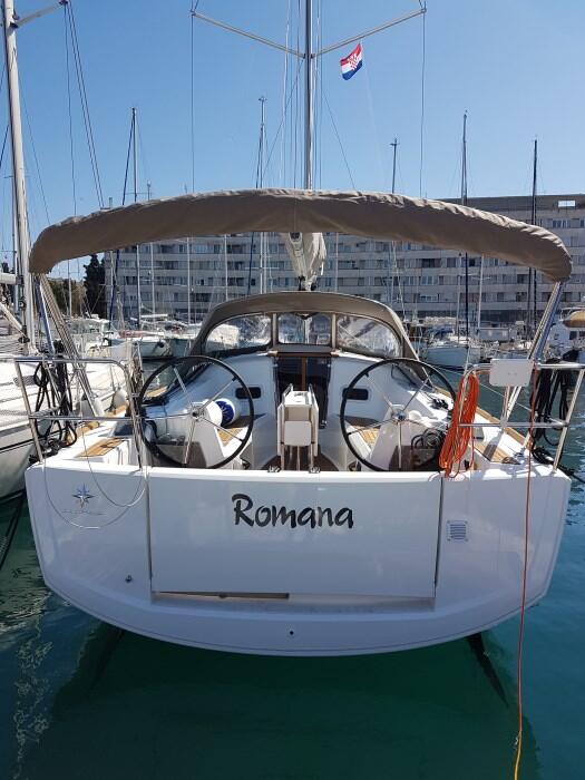 Sailing yacht 