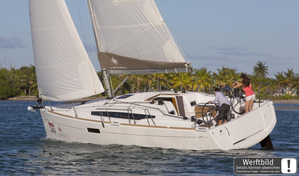 Sailing yacht 