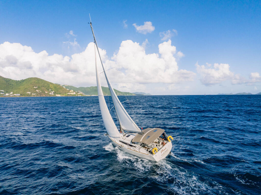Sailing yacht 