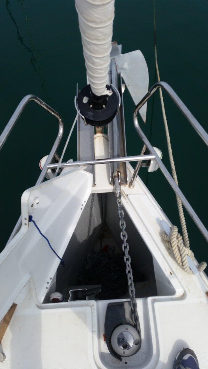Sailing yacht 