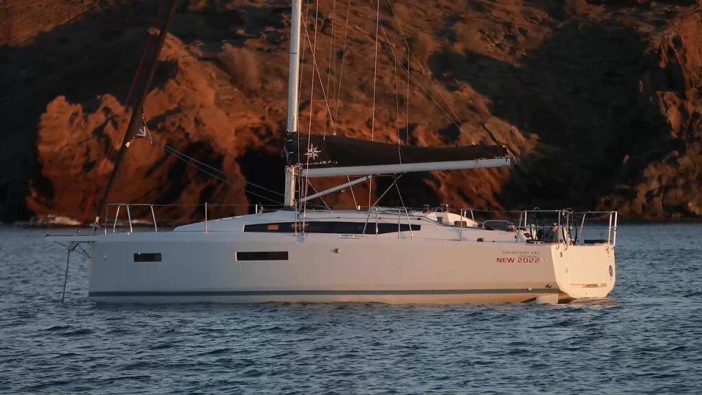 Sailing yacht 