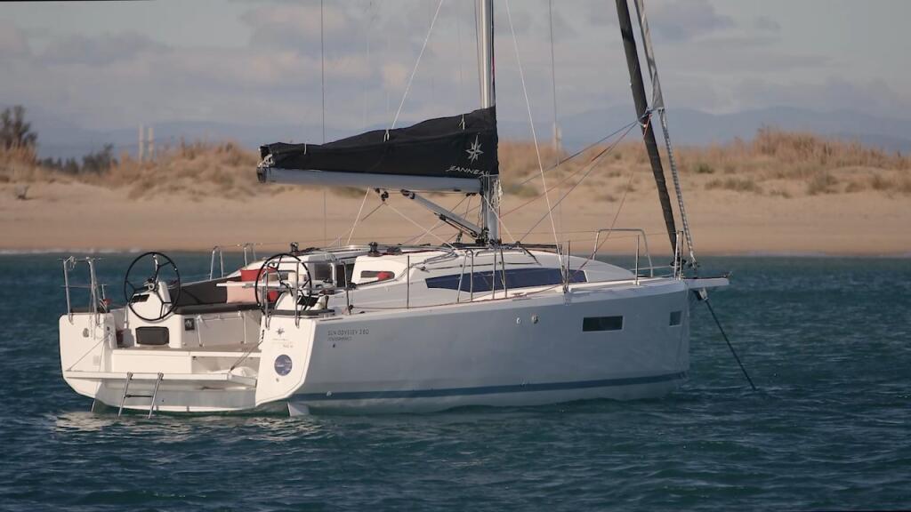 Sailing yacht 