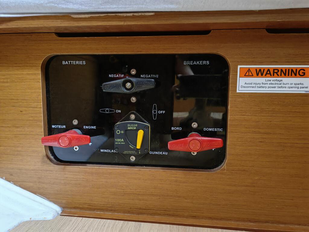 Sailing yacht 