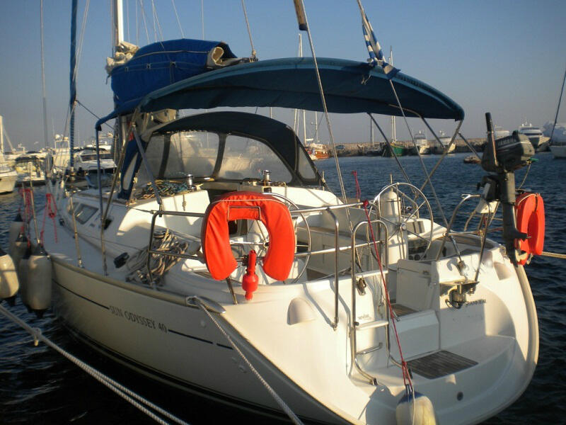 Sailing yacht 