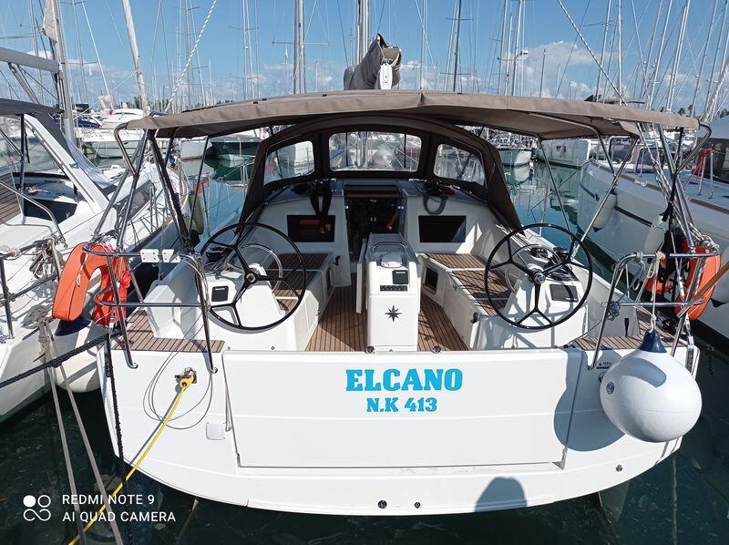 Sailing yacht 