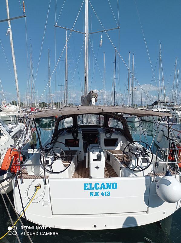 Sailing yacht 