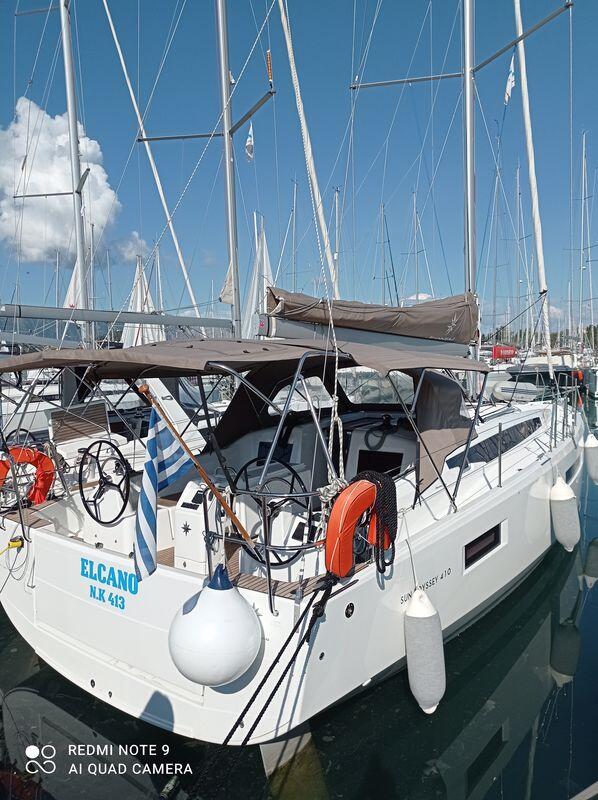 Sailing yacht 