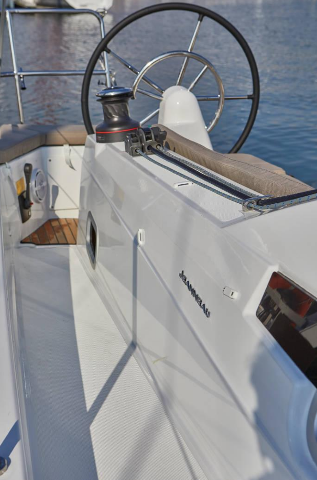 Sailing yacht 