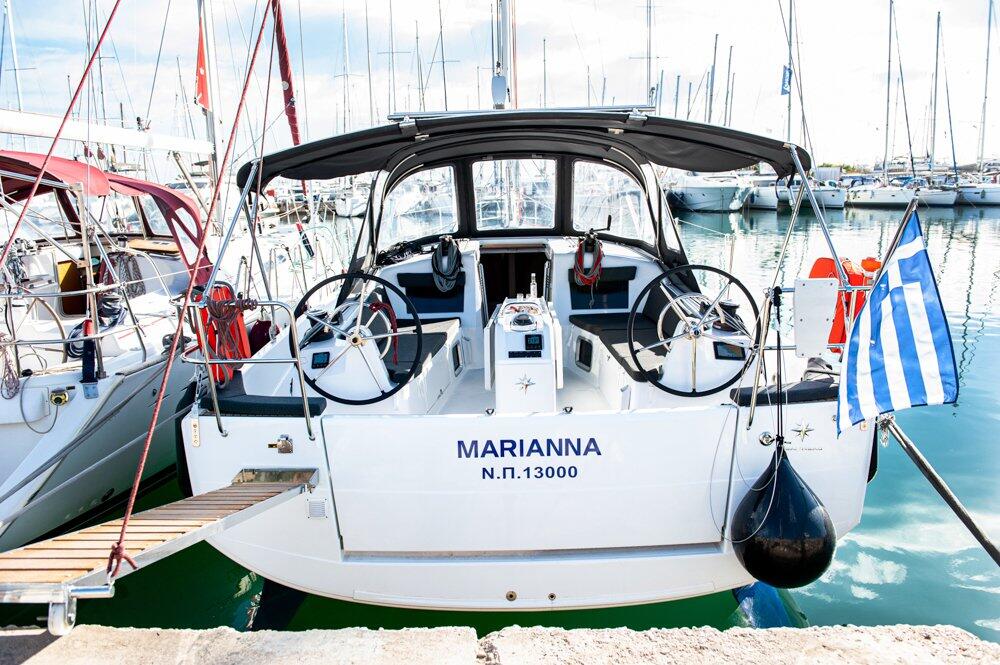 Sailing yacht 