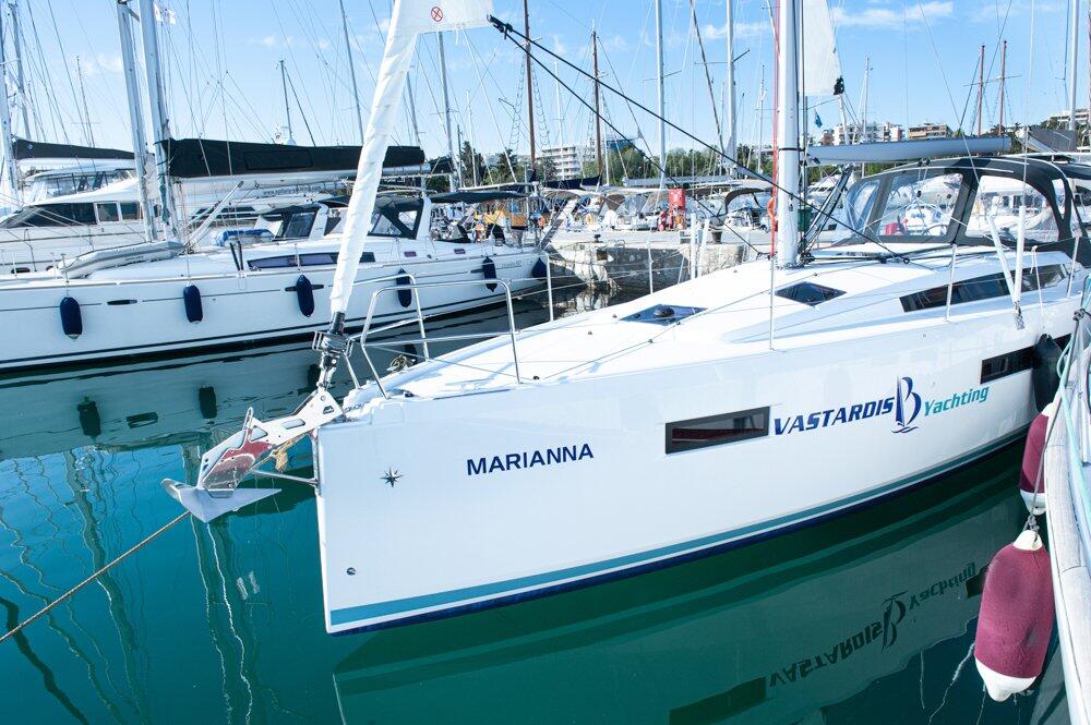Sailing yacht 