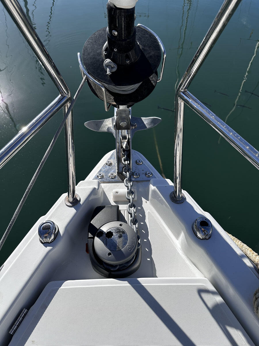 Sailing yacht 