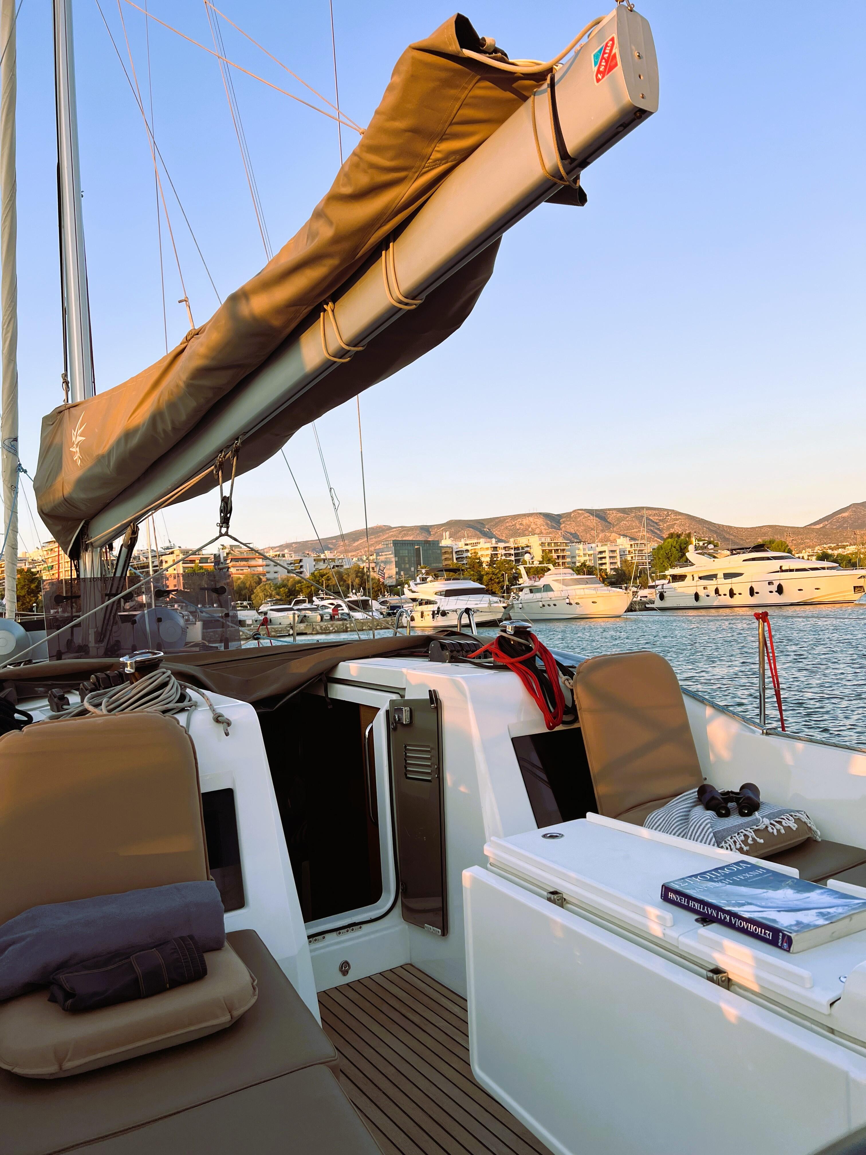 Sailing yacht 