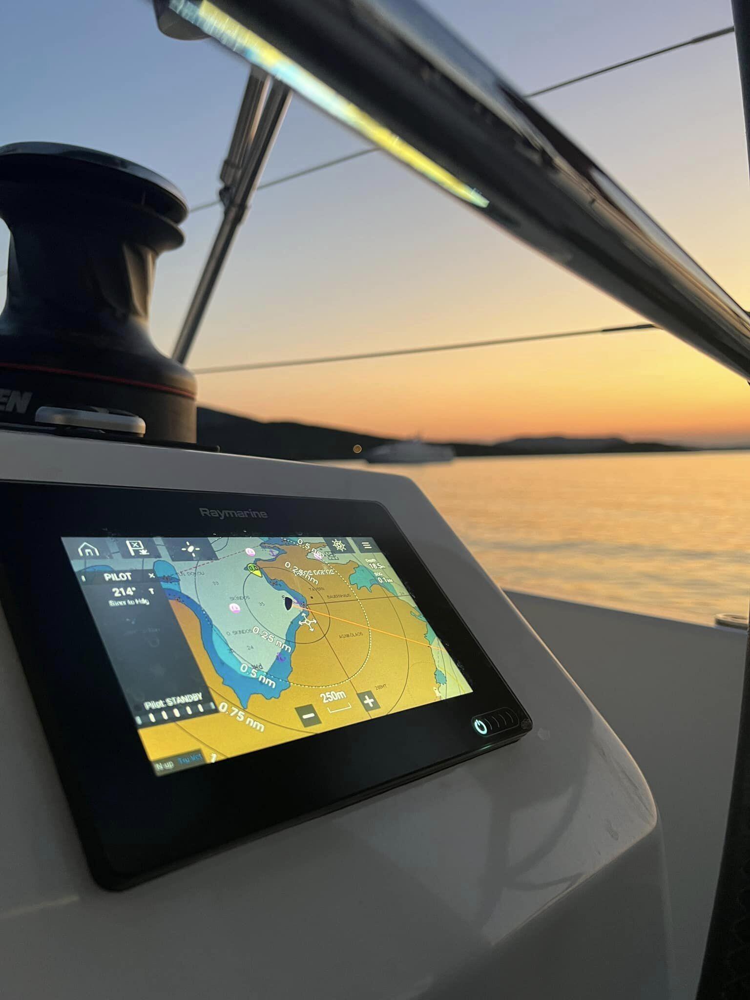 Sailing yacht 