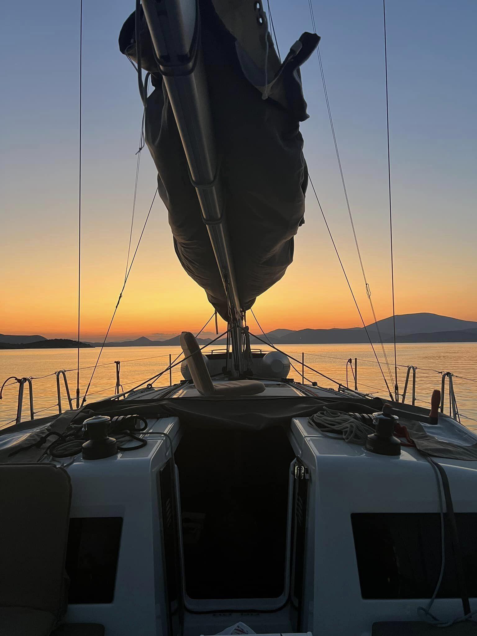 Sailing yacht 
