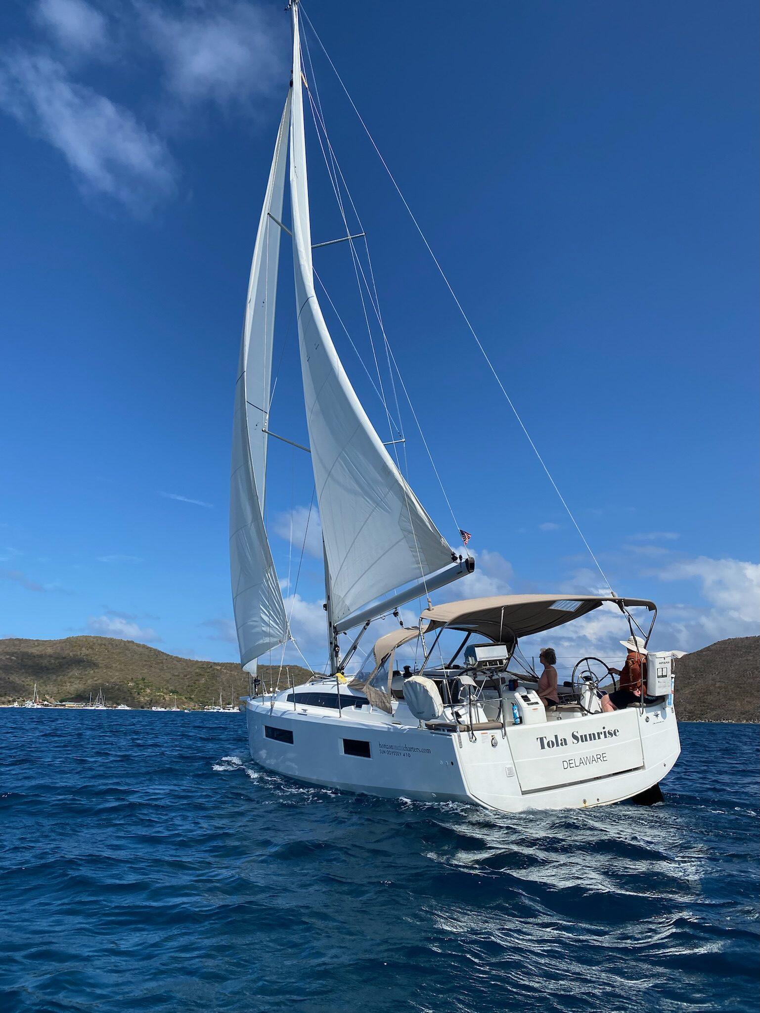 Sailing yacht 
