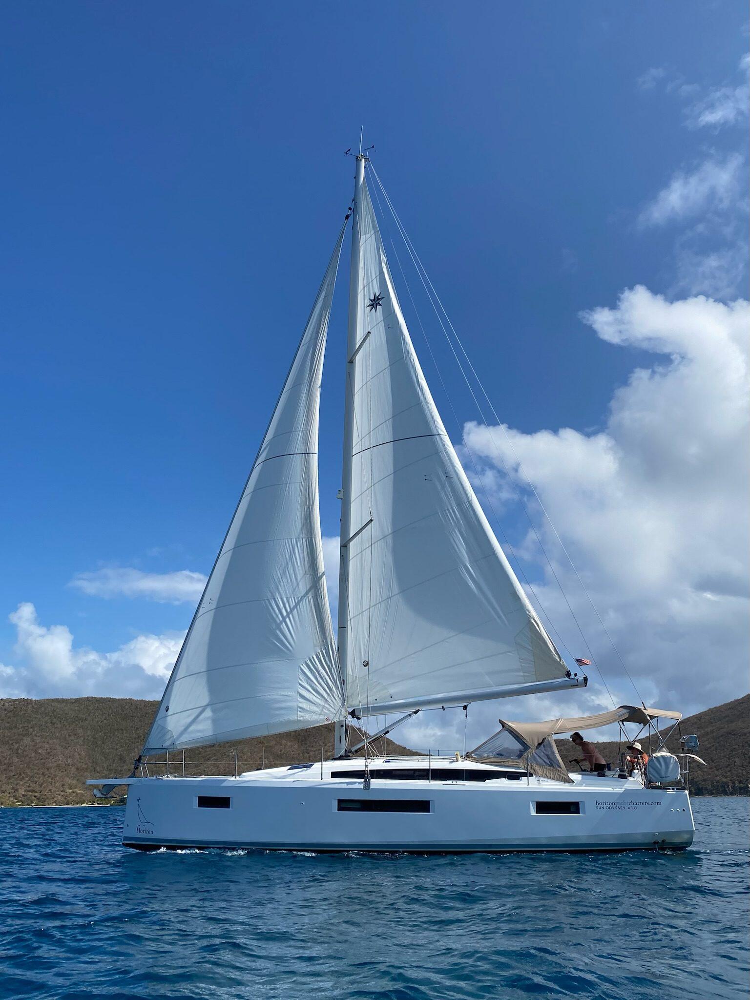 Sailing yacht 