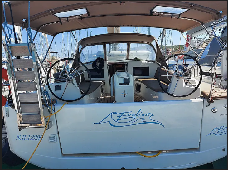 Sailing yacht 