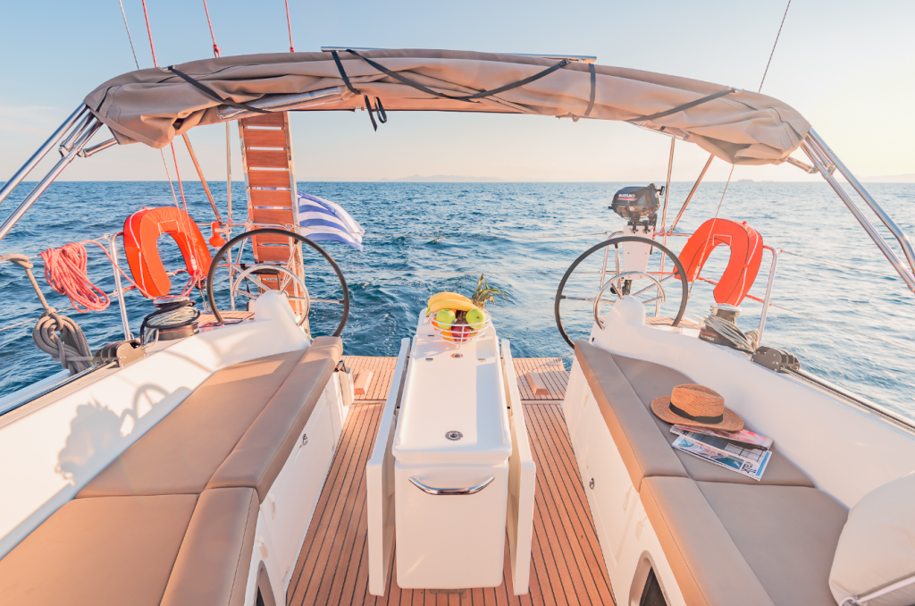 Sailing yacht 
