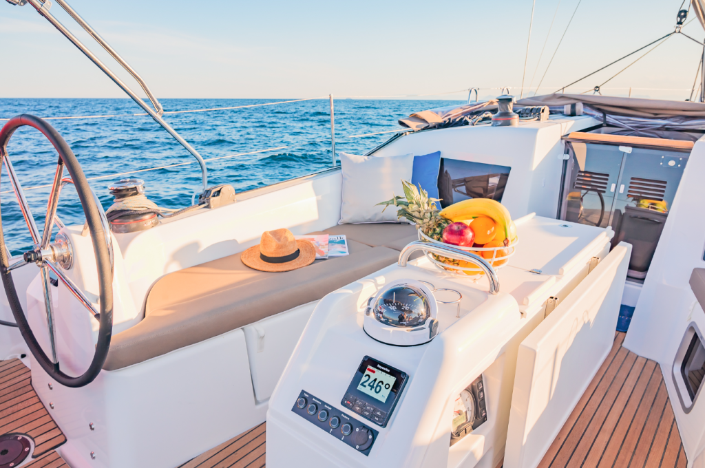Sailing yacht 