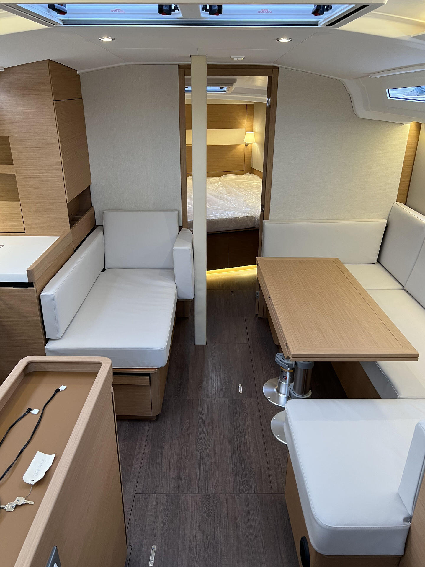 Sailing yacht 