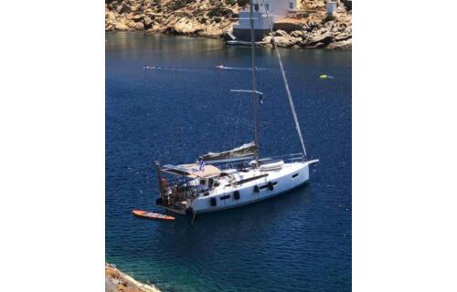 Sailing yacht 
