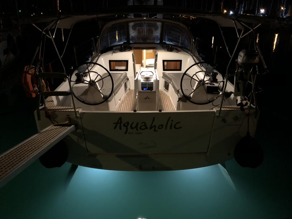 Sailing yacht 