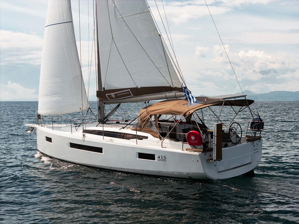 Sailing yacht 
