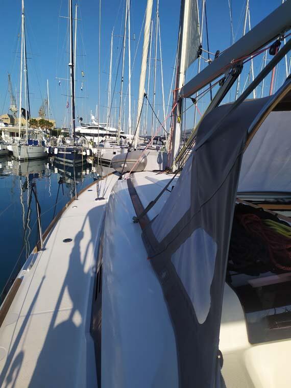 Sailing yacht 