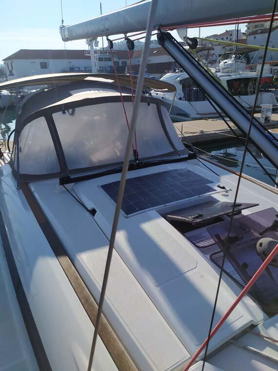 Sailing yacht 